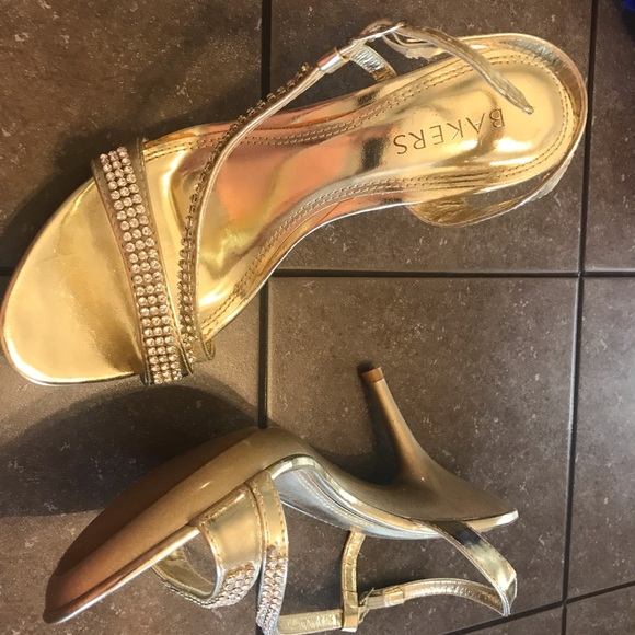 Formal ladies’ heels in gold. These are luxurious. - Picture 2 of 4